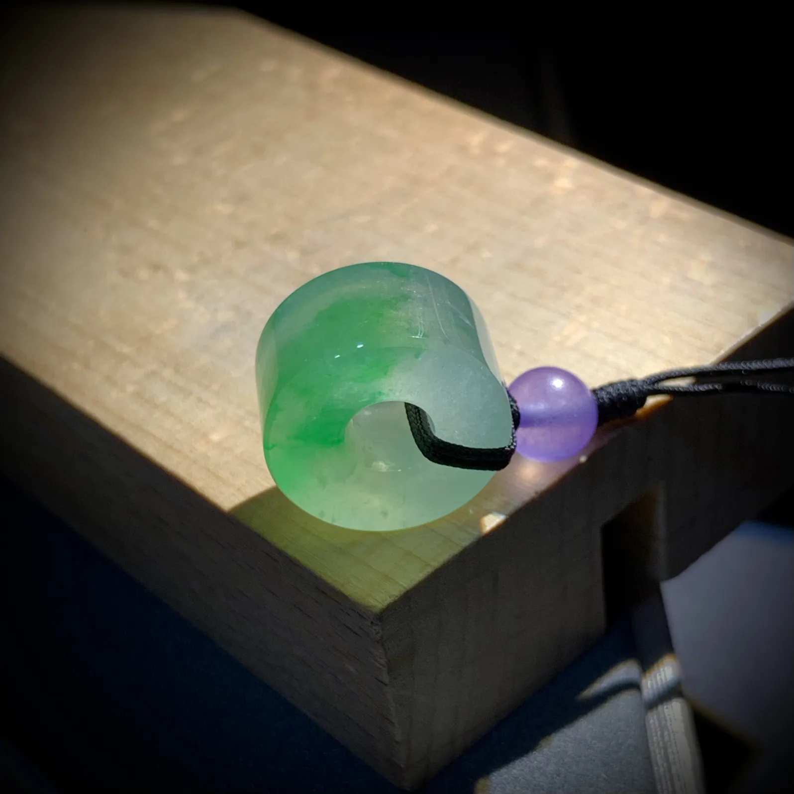 绿花路路通，15.6-9.2mm，顶珠为装饰品