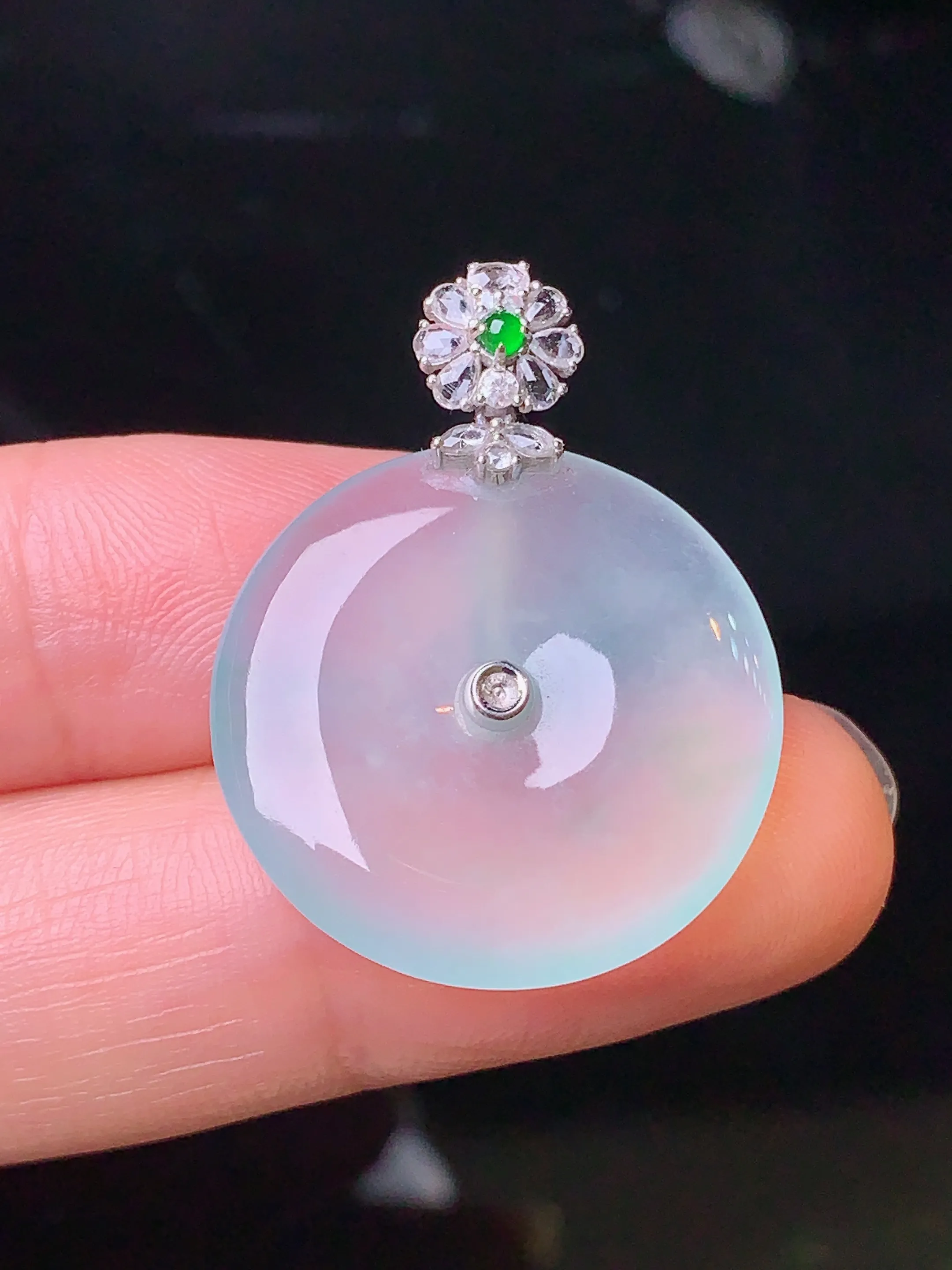 18k金钻镶嵌冰种平安扣吊坠 玉质细腻 色泽艳丽 整体尺寸29.7*22.7*4