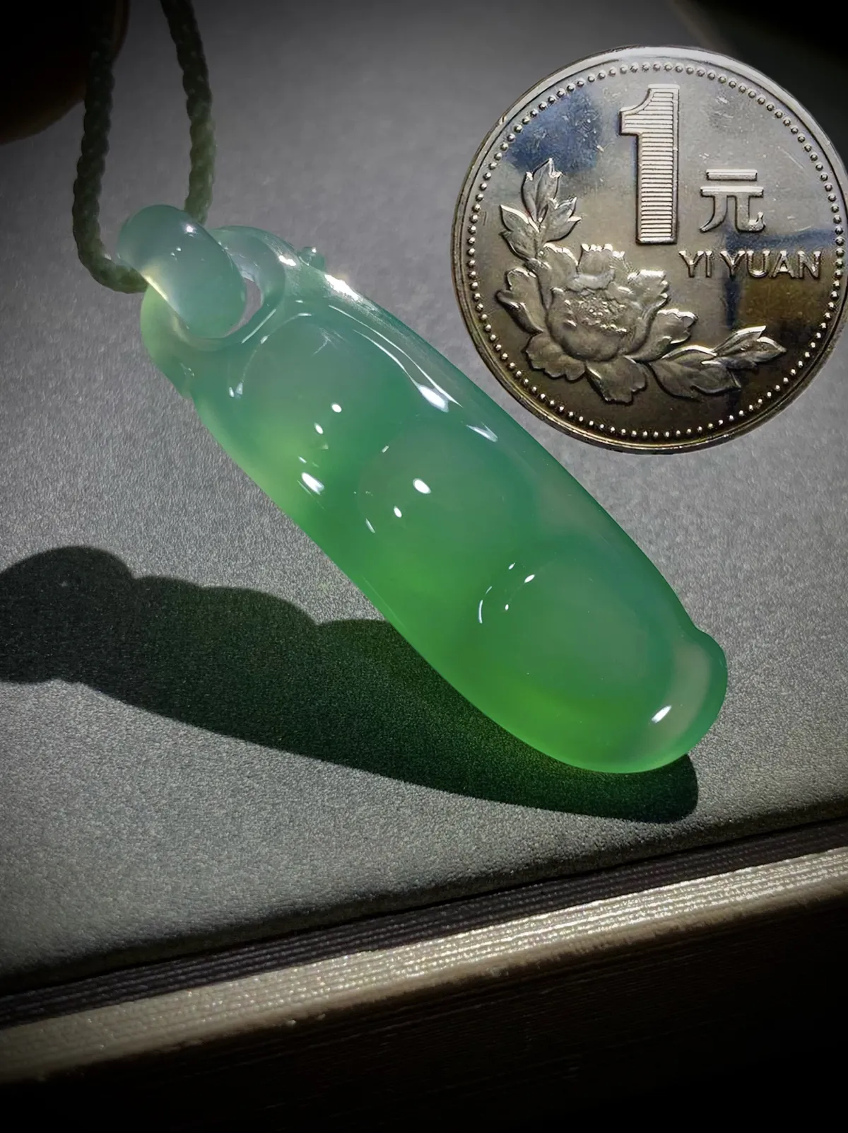 饱满精品特色豆子，40.2-12.2-7.2mm，