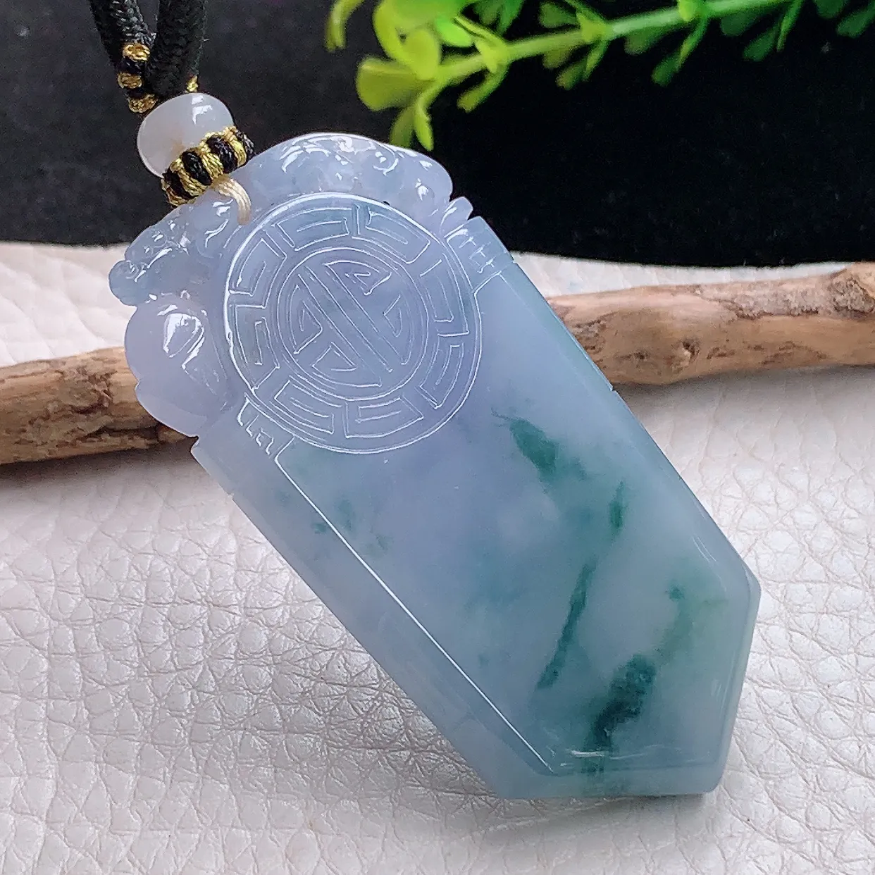 yl自然光56.6*31*6.2特色随形天然缅甸翡翠a货怀古雕平安无事牌玉吊坠