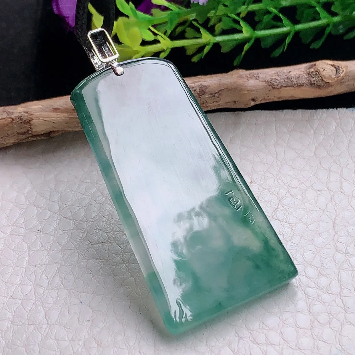 yl自然光53.4*28.8*5.8天然缅甸翡翠a货精雕冰蓝山水观音玉坠 玉挂件