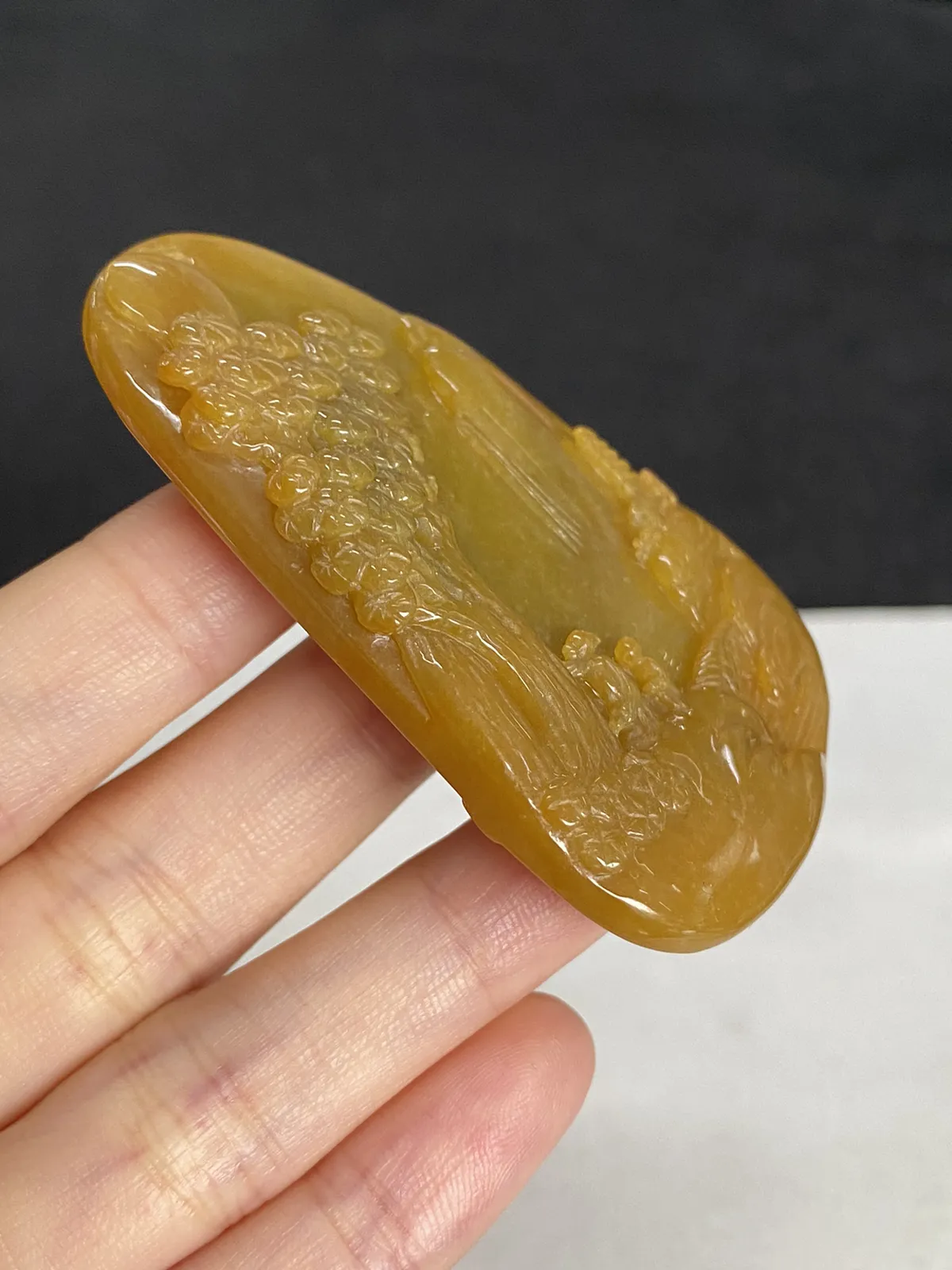 翡翠糯化种黄色山水牌