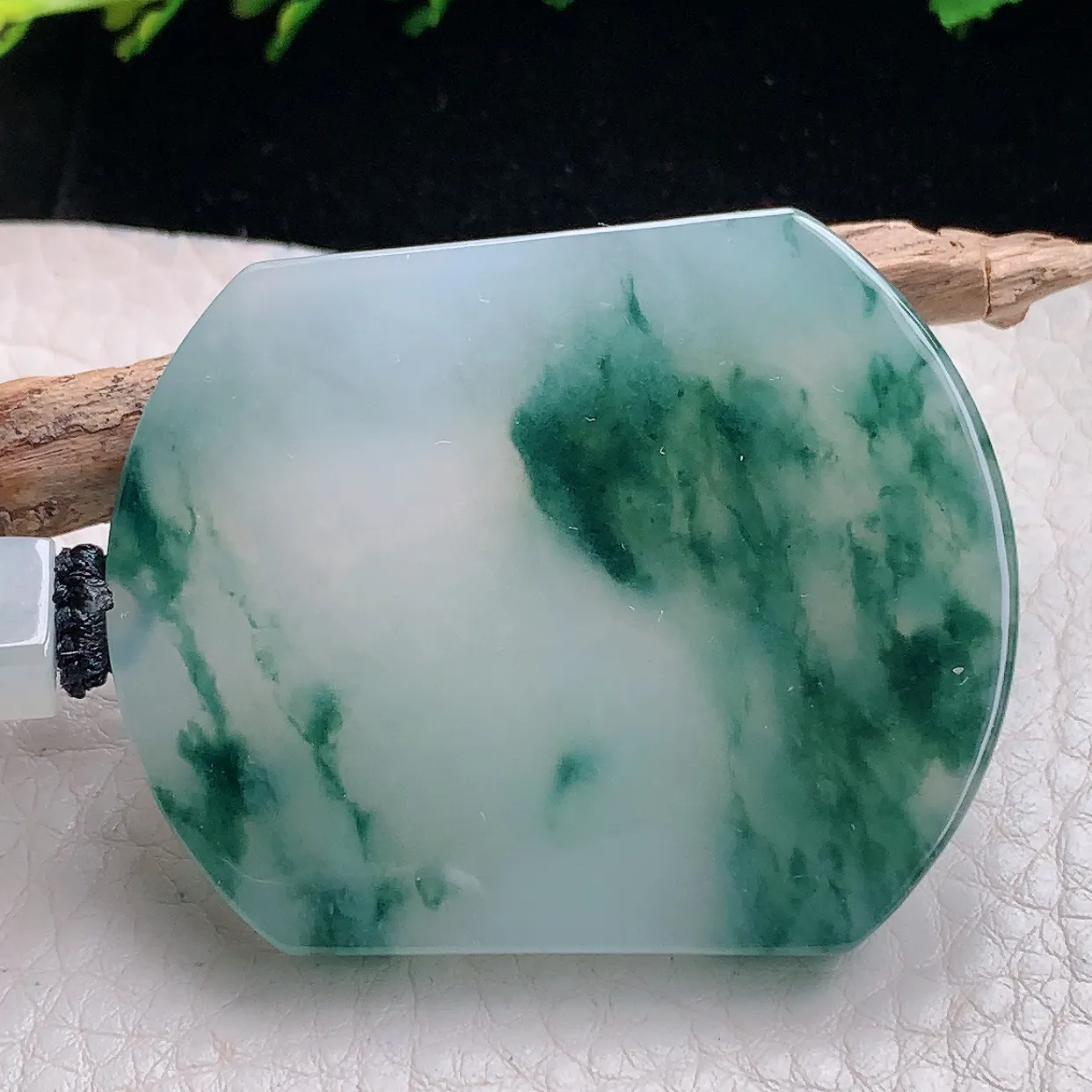 yl自然光49.8*41.3*5.8天然缅甸翡翠a货精雕冰飘花平安无事牌玉吊坠 玉挂件