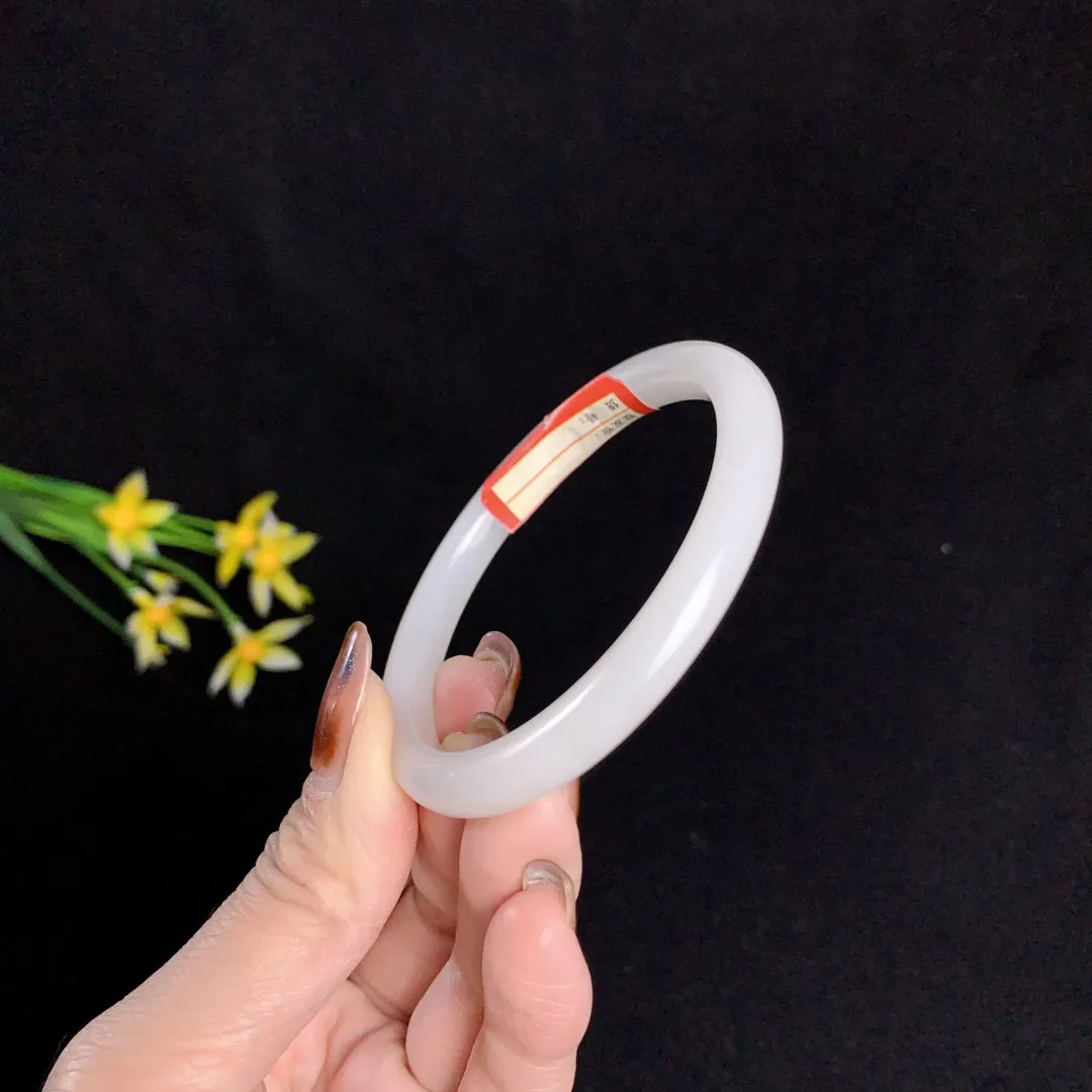 和田玉54圈口羊脂白手镯！玉质细腻油润 底色纯净 无裂无杂 脂粉好，品质好！