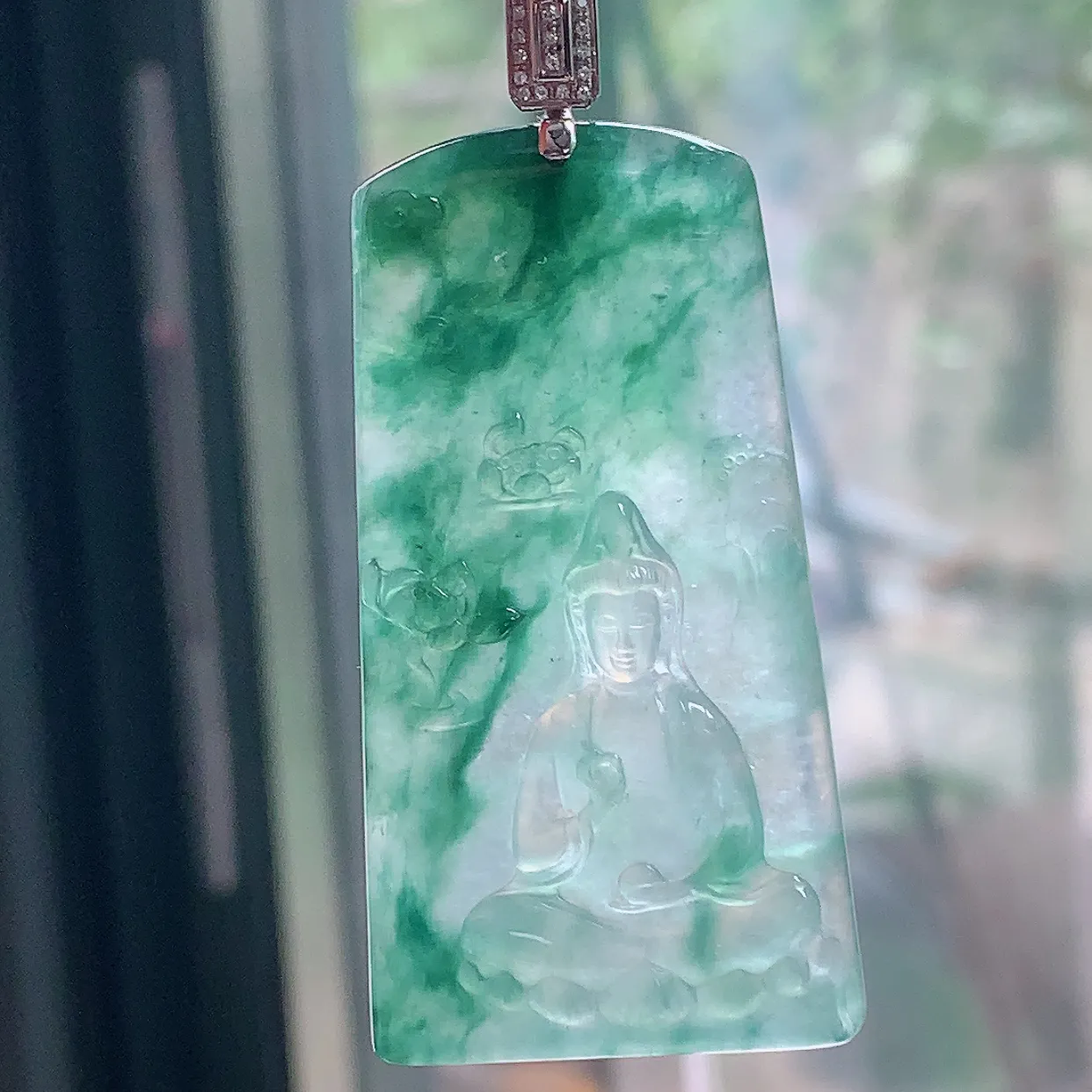 yl自然光53.4*28.8*5.8天然缅甸翡翠a货精雕冰蓝山水观音玉坠 玉挂件