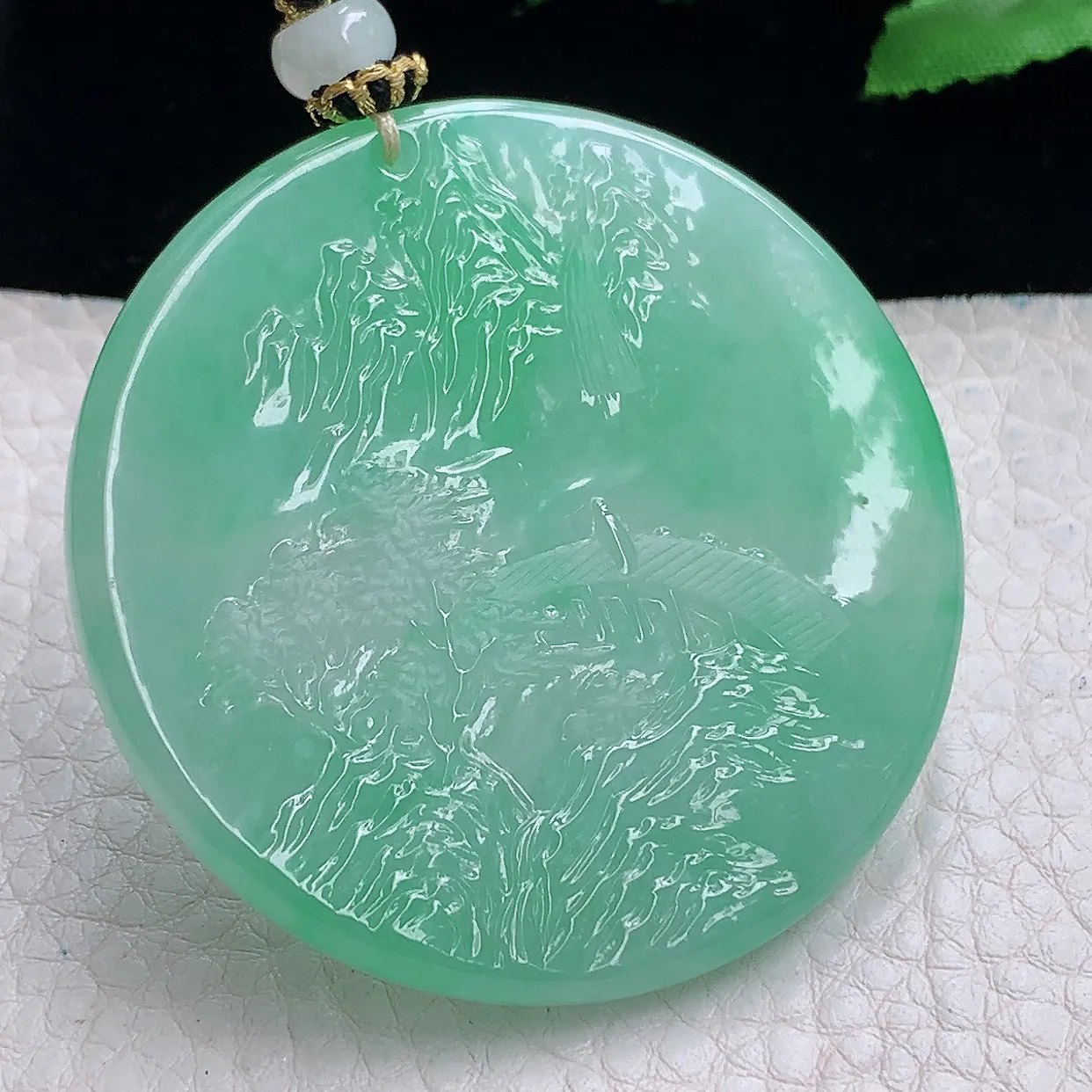 yl自然光53.3*5.2天然缅甸翡翠a货浅雕满绿山水牌玉坠 玉挂件