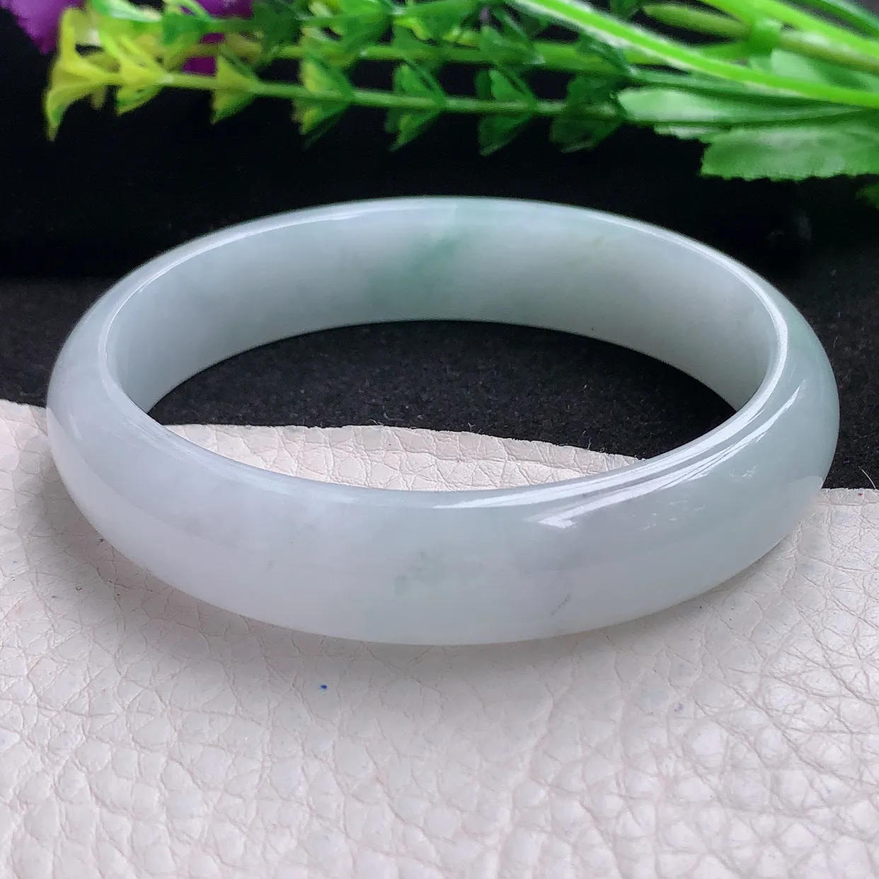 js自然光58*53*13.6*7贵妃镯 天然缅甸翡翠a货冰飘花蛋形玉手镯 玉手环