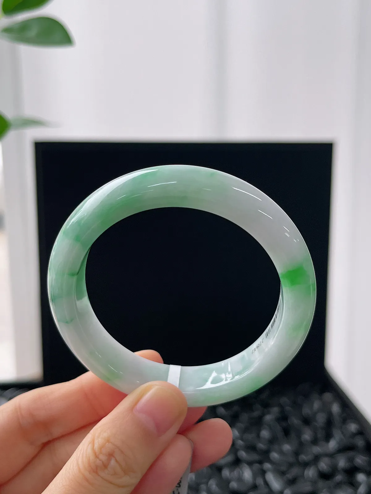 正圈51.3圈口，翡翠糯化种飘绿手镯