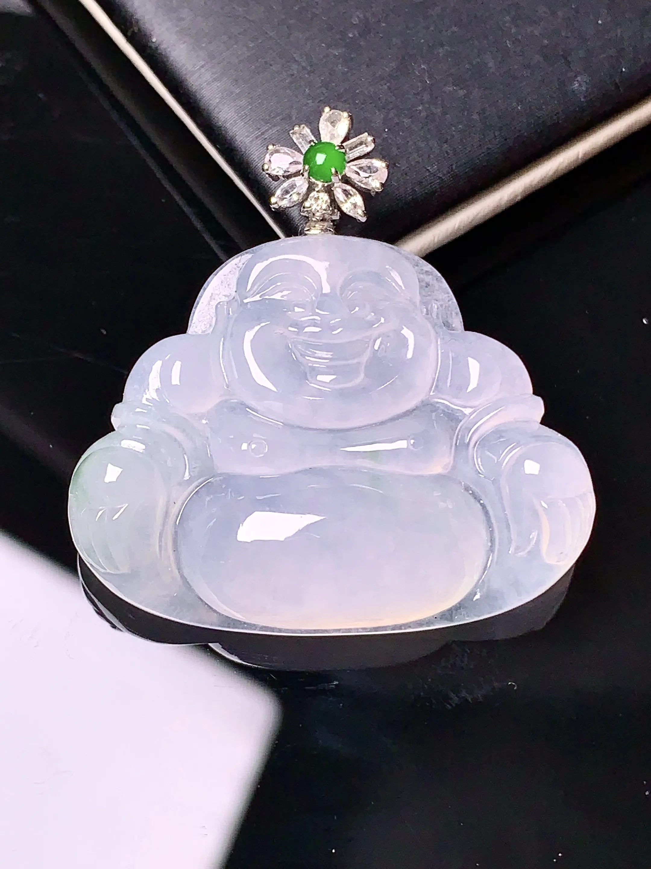 18k金钻镶嵌冰种佛公吊坠 玉质细腻 色泽艳丽 整体尺寸30.8*30.3*6.8