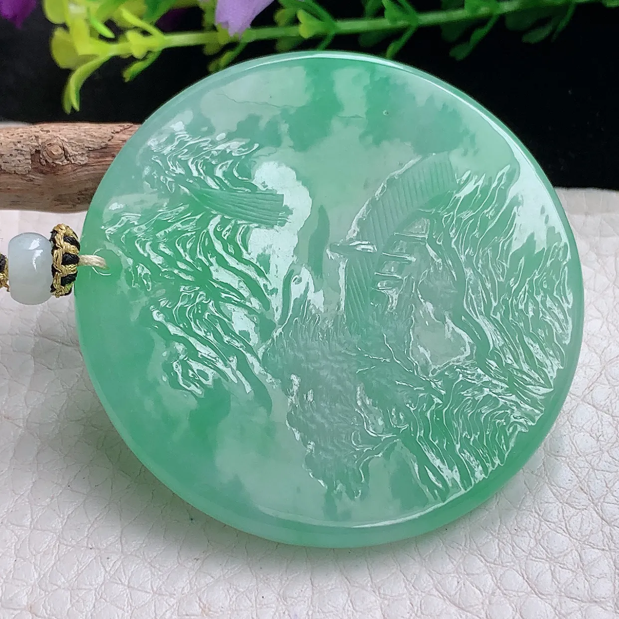 yl自然光53.3*5.2天然缅甸翡翠a货浅雕满绿山水牌玉坠 玉挂件