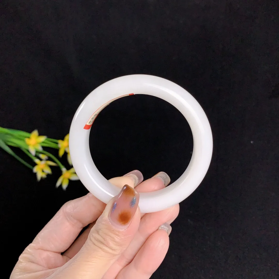 和田玉53.5圈口羊脂白手镯！玉质细腻油润 底色纯净 无裂无杂 脂粉好，品质好！