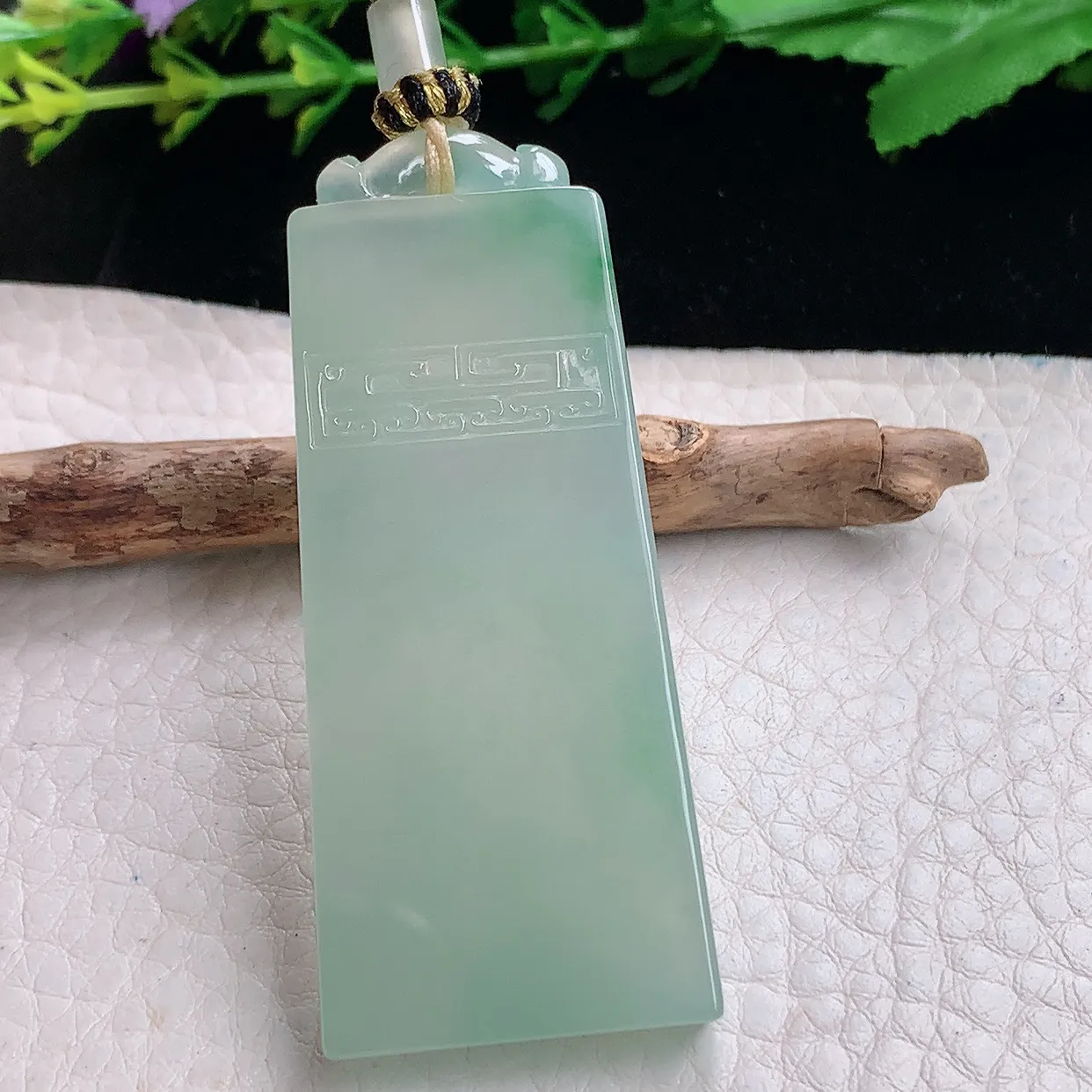 yl自然光57.8*24.3*5.5天然缅甸翡翠a货精雕冰晴秀气无事牌玉吊坠 玉挂件