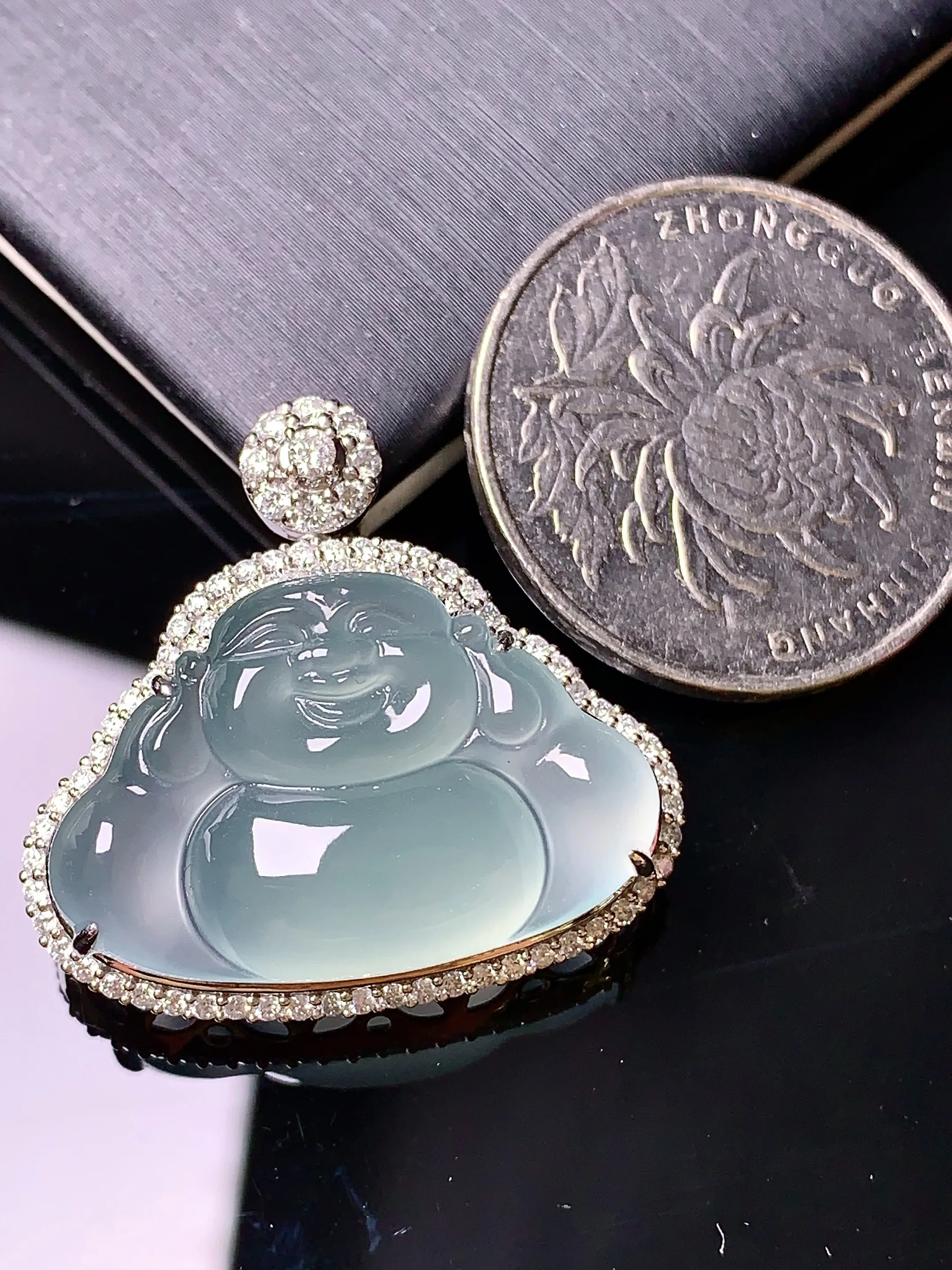 18k金钻镶嵌冰种佛公吊坠 玉质细腻 色泽艳丽 整体尺寸26.5*28*10