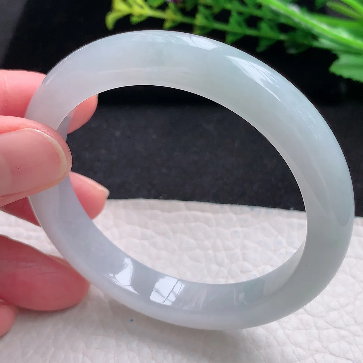 n自然光55*10.7*8.5平安镯 天然翡翠a货冰胶白月光宽边玉手镯 玉手环