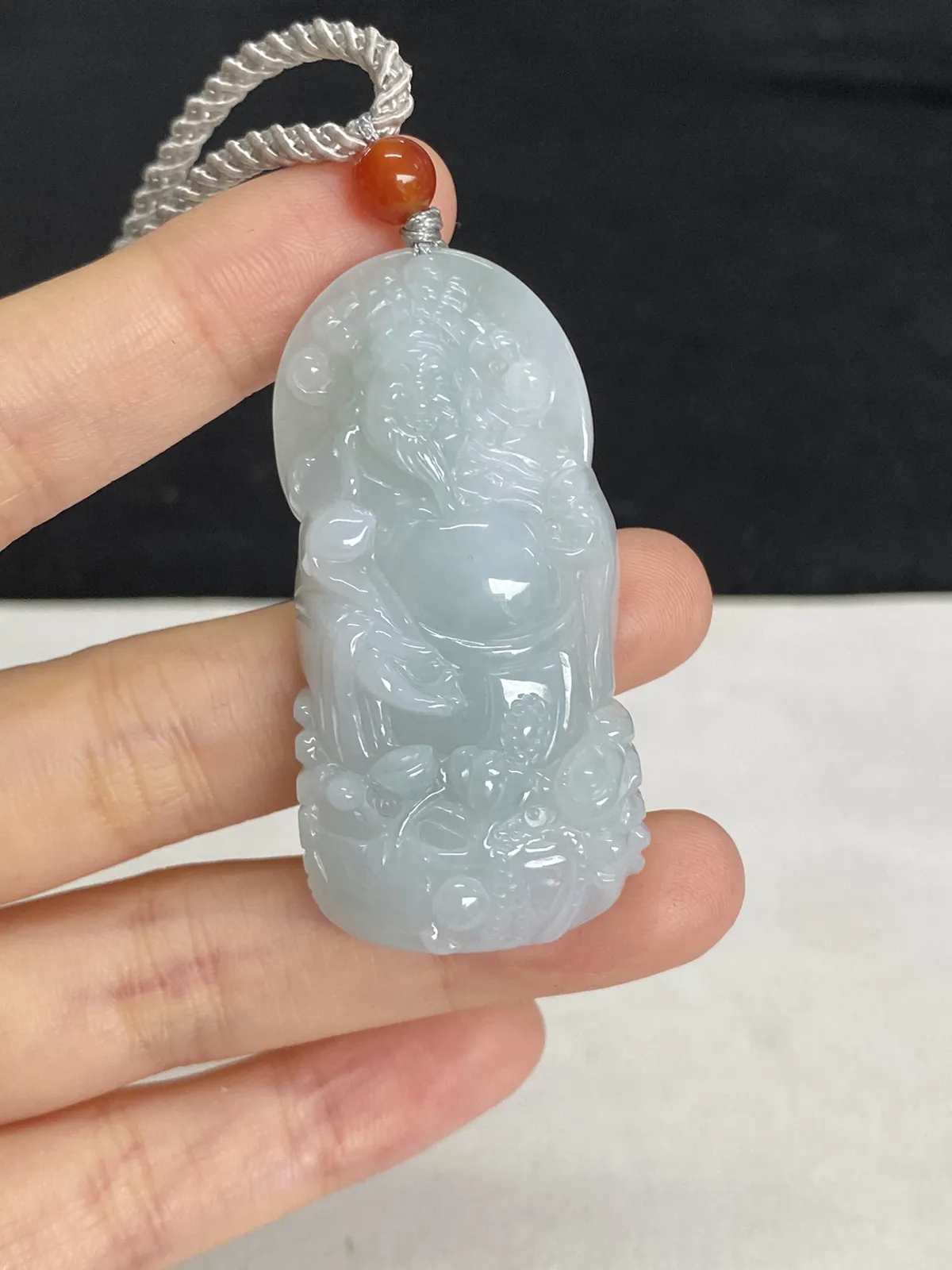 翡翠吊坠，配珠未测