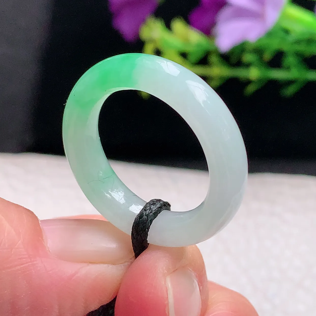 zl自然光19.2*6*4.5天然缅甸翡翠a 货19.2mm内径飘阳绿玉戒指 玉指环