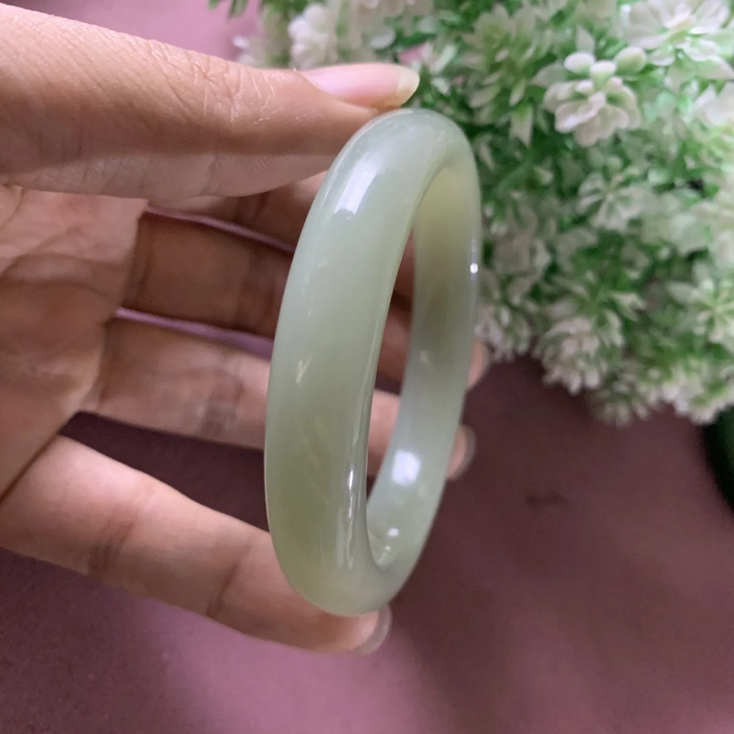 和田玉57圈口且末蓝手镯，玉质细腻油润，密度紧凑，琢型圆润，高脂粉，品相大，佩戴端庄典雅