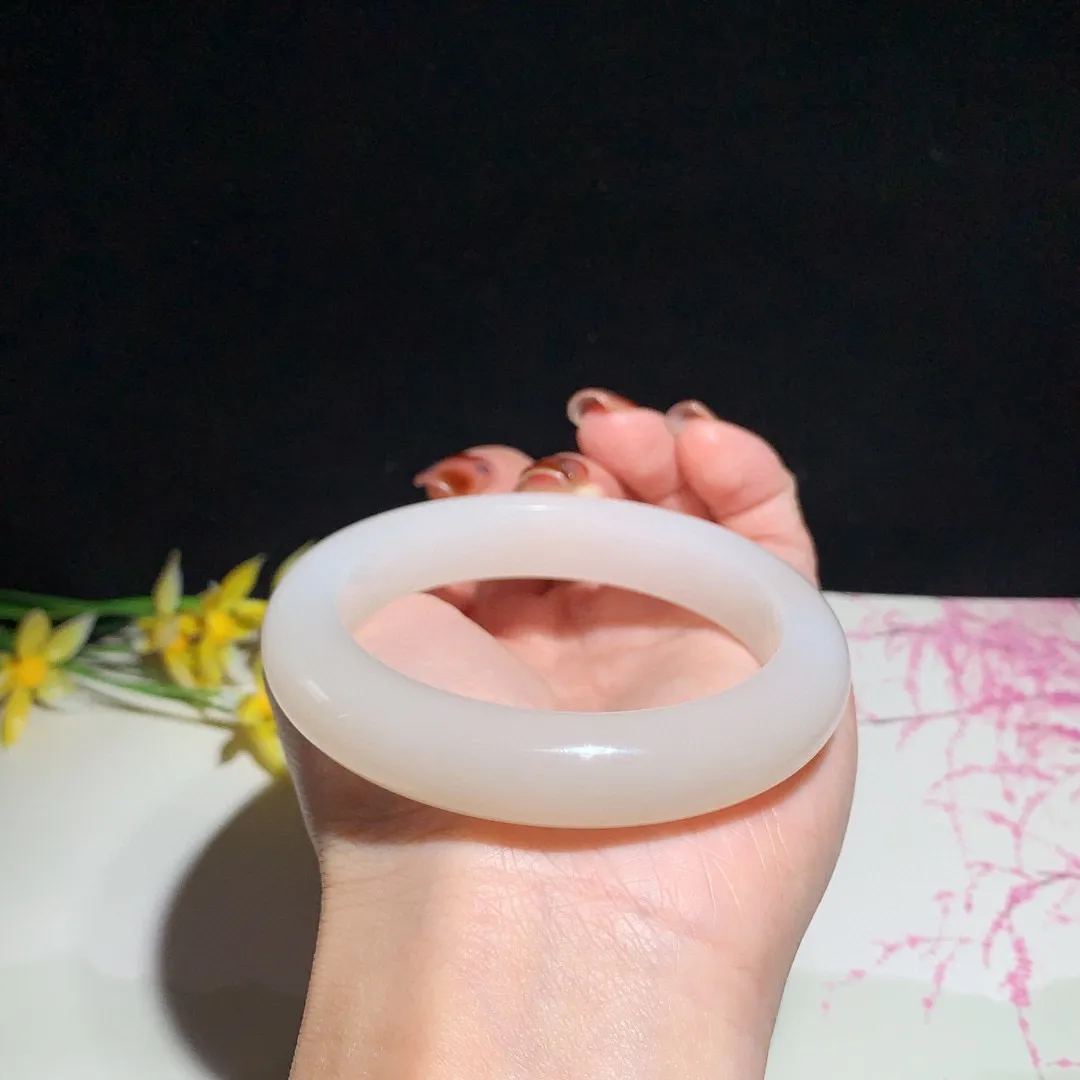 土豪款，和田玉56.5圈口藕粉色手镯！玉质细腻油润 底色纯净 无裂无杂 脂粉好，品质好