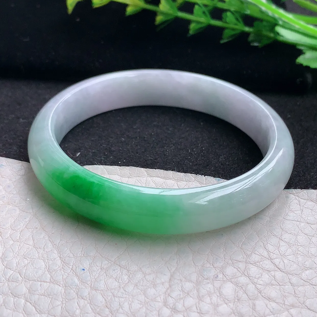 n自然光53.5*11*7平安镯 天然翡翠a货飘阳绿清秀宽边玉手镯 玉手环