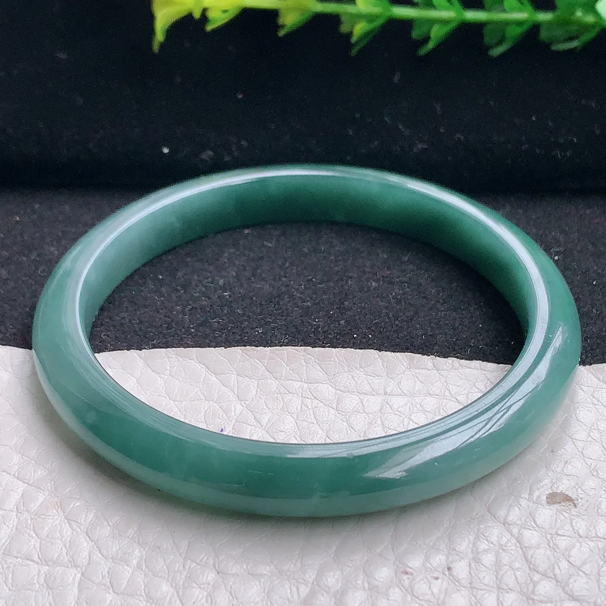 ll小圈口53*7.6*6.2美人镯 天然翡翠a货清秀宽边玉手镯 玉手环