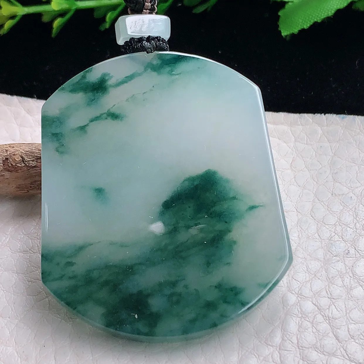 yl自然光49.8*41.3*5.8天然缅甸翡翠a货精雕冰飘花平安无事牌玉吊坠 玉挂件