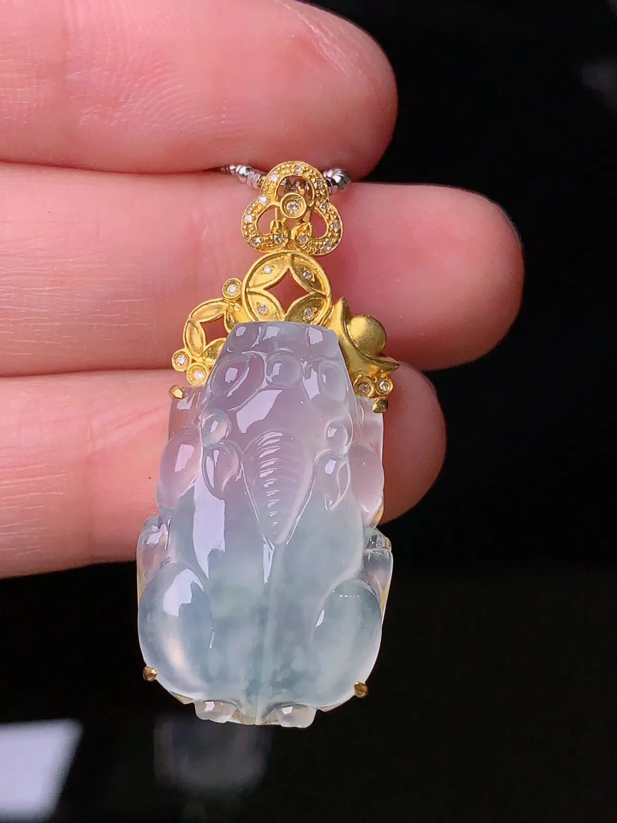 18k金钻镶嵌冰种貔貅吊坠 玉质细腻 色泽清新艳丽 整体尺寸36*15.8*7.2