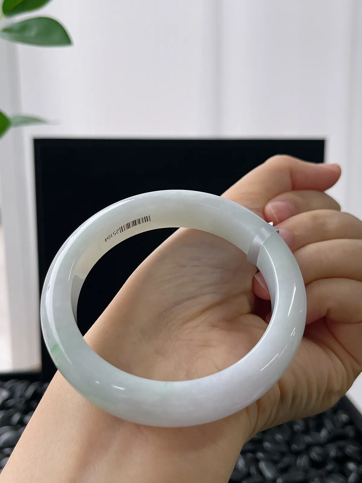 正圈54.1圈口，翡翠糯化种白色手镯