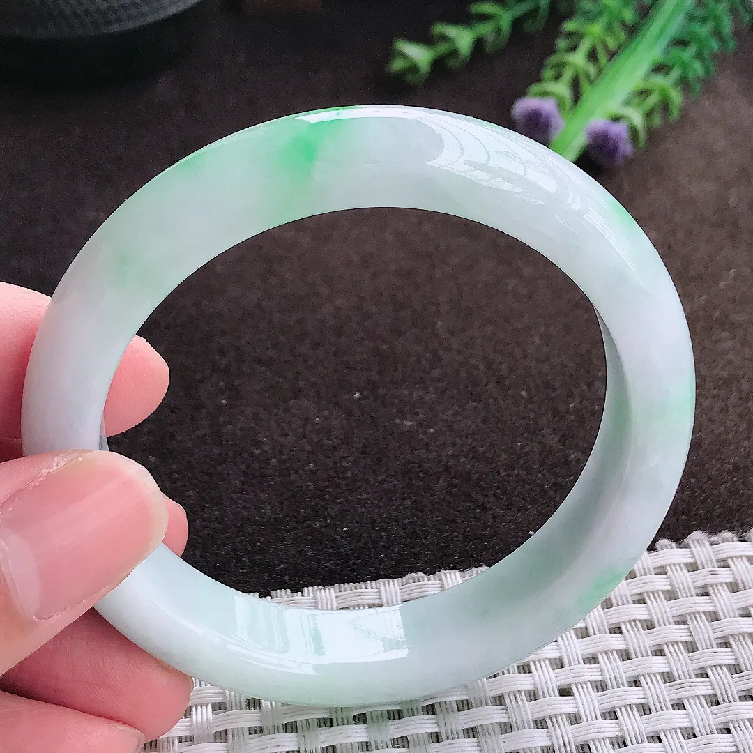 自然光56.5/12.3/8.4老坑精美油润飘绿手镯宽边翡翠玉镯美人镯