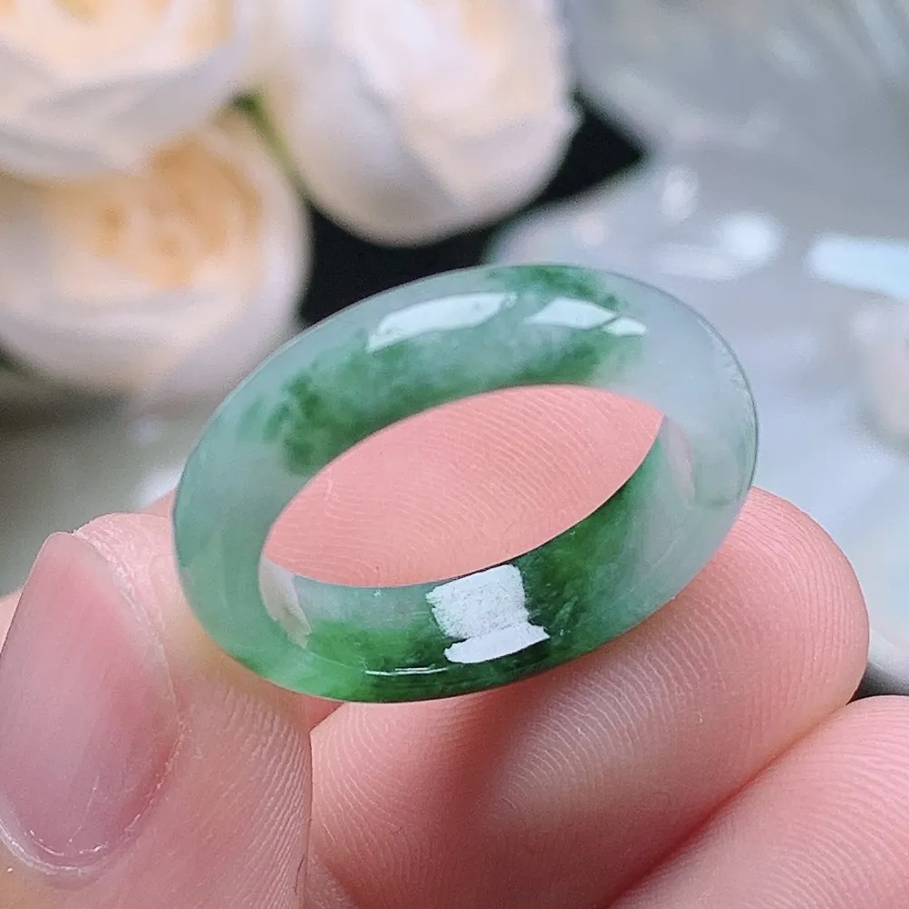 缅甸翡翠老坑种水润飘绿戒指玉指环  水润通透 尺寸：18.1-5.3-3.1mm 17号圈口1S