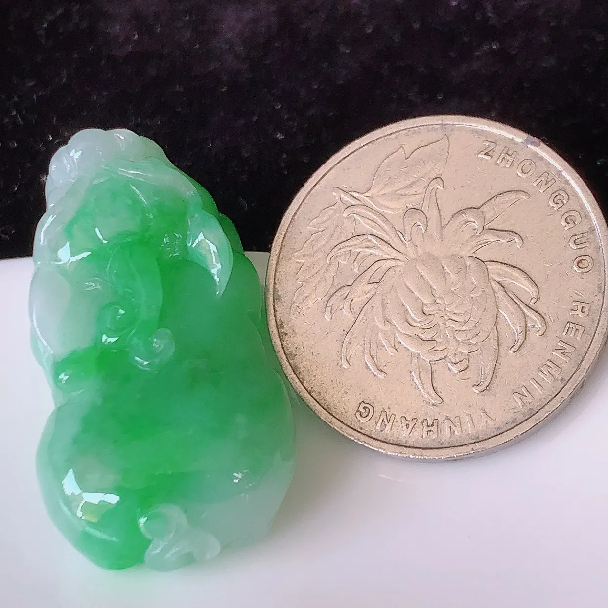 自然光实拍，冰润飘绿翡翠招财貔貅吊坠，民间有“一摸貔貅运程旺盛，再摸貔貅财运滚滚，三摸貔貅平步青云 ”  的美好祝愿。#1.31