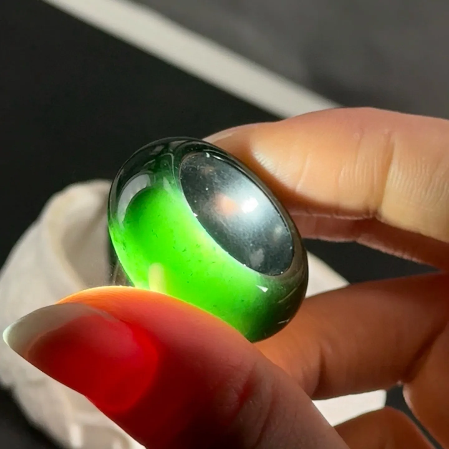 精品墨翠厚戒圈 种好色正 黑度极好 打灯通透 油性十足 尺寸29.2