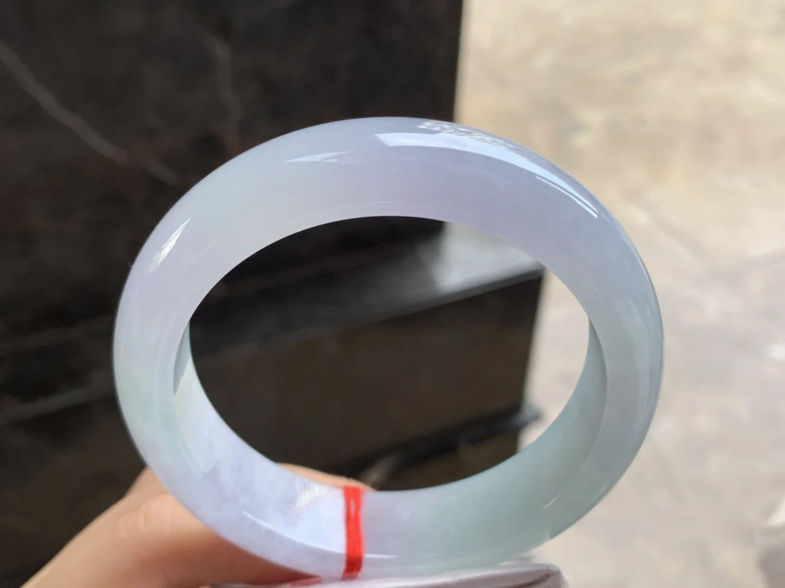 60-16.2-9.2

春带彩宽版手镯^_^玉质温润 厚实