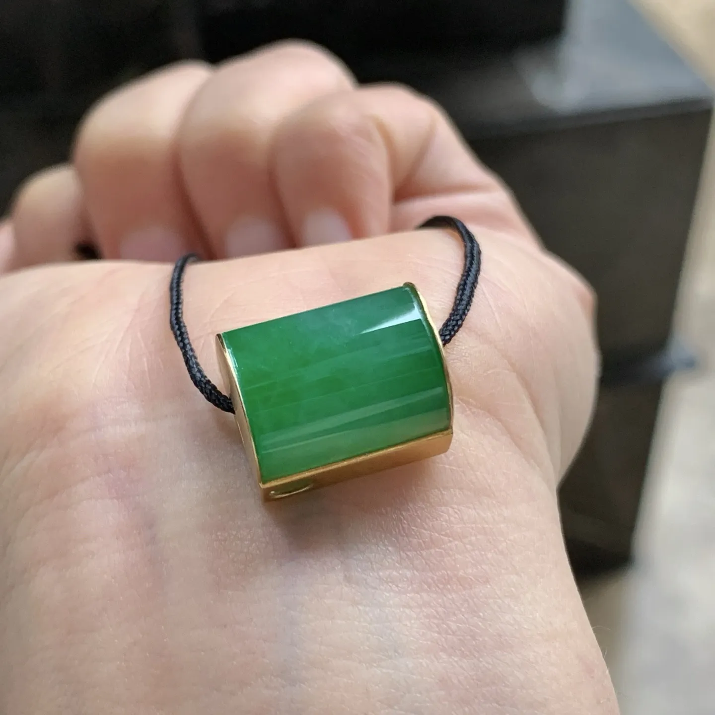 18k金镶嵌辣绿色吊坠^_^颜色鲜艳 玉质温润起光