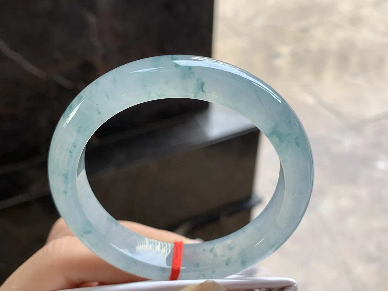 54.5-12.3-8.3

冰蓝花手镯^_^冰透 飘花灵韵