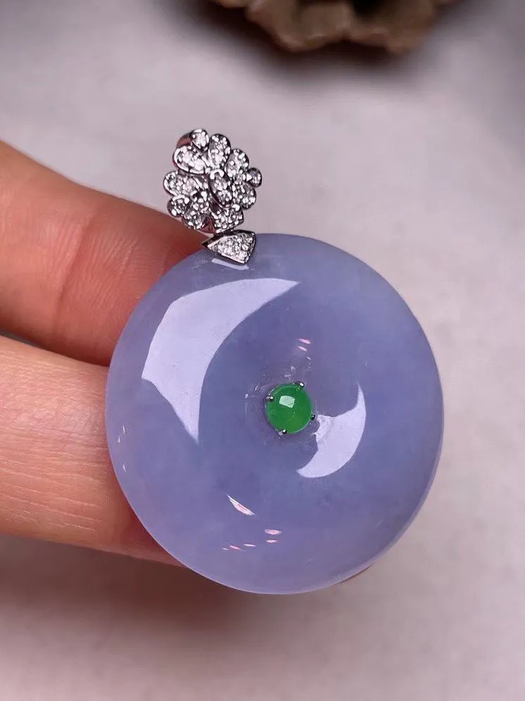 冰糯种紫罗兰平安扣吊坠、真金真钻镶嵌，种水好，玉质细腻 .裸石尺寸 28.6*