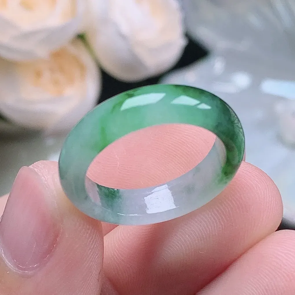 缅甸翡翠老坑种水润飘绿戒指玉指环  水润通透 尺寸：18.1-5.3-3.1mm 17号圈口1S