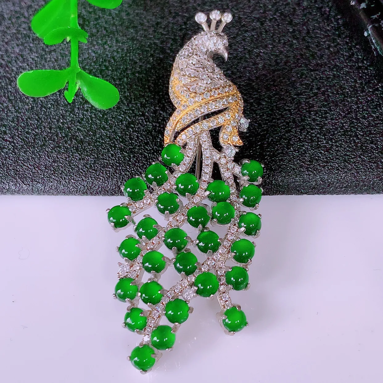 冰透满绿翡翠925银镶嵌凤凰胸针，自然光实拍，翠色灵动，颜色漂亮，种老水足，品相佳，佩戴佳品！#97