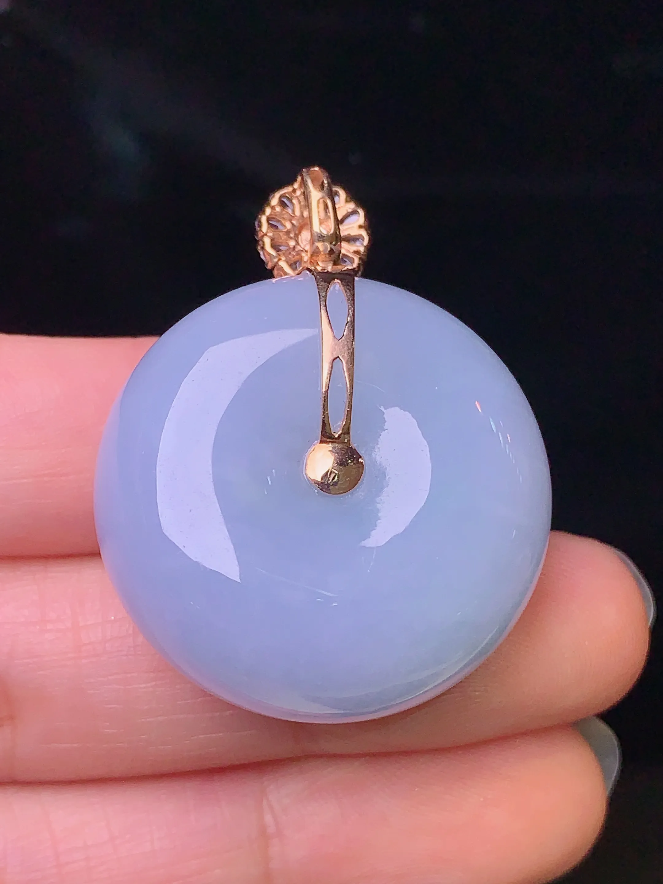 18k金钻镶嵌飘绿平安扣吊坠 玉质细腻 色泽艳丽 整体尺寸36.7*28.5*13.6