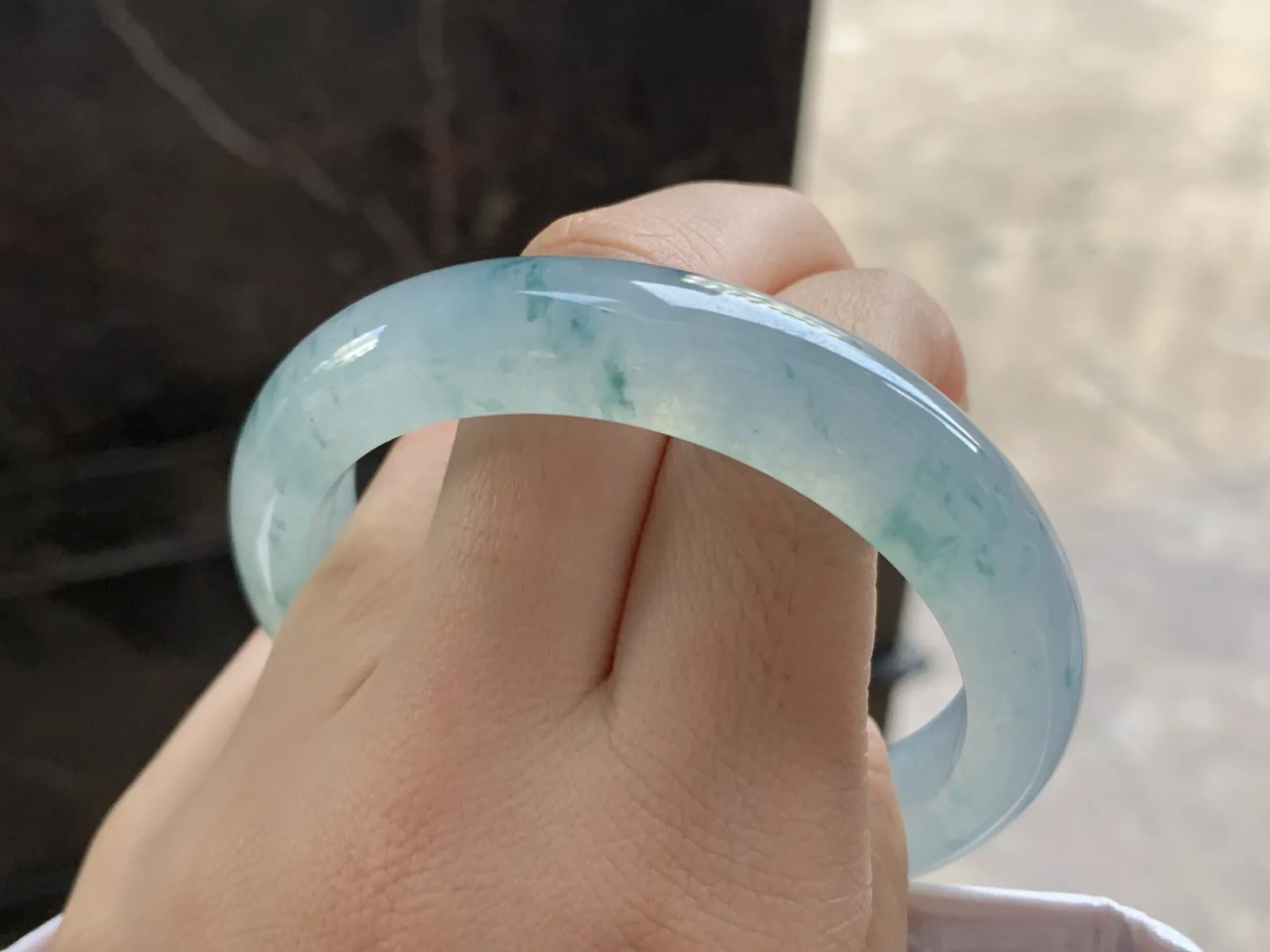 54.5-12.3-8.3

冰蓝花手镯^_^冰透 飘花灵韵