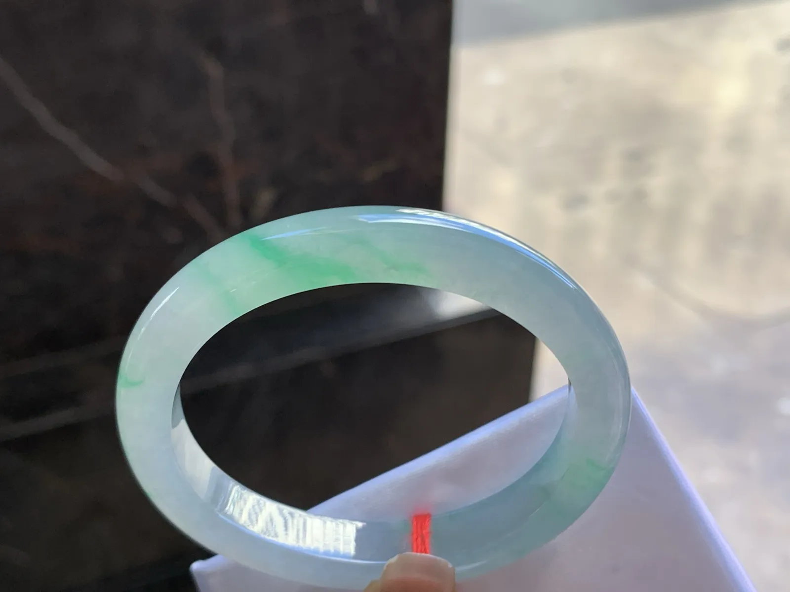 54.3-10.2-7.8

冰飘绿贵妃手镯^_^冰透 色阳 种水足清新 正圈51 52可以戴