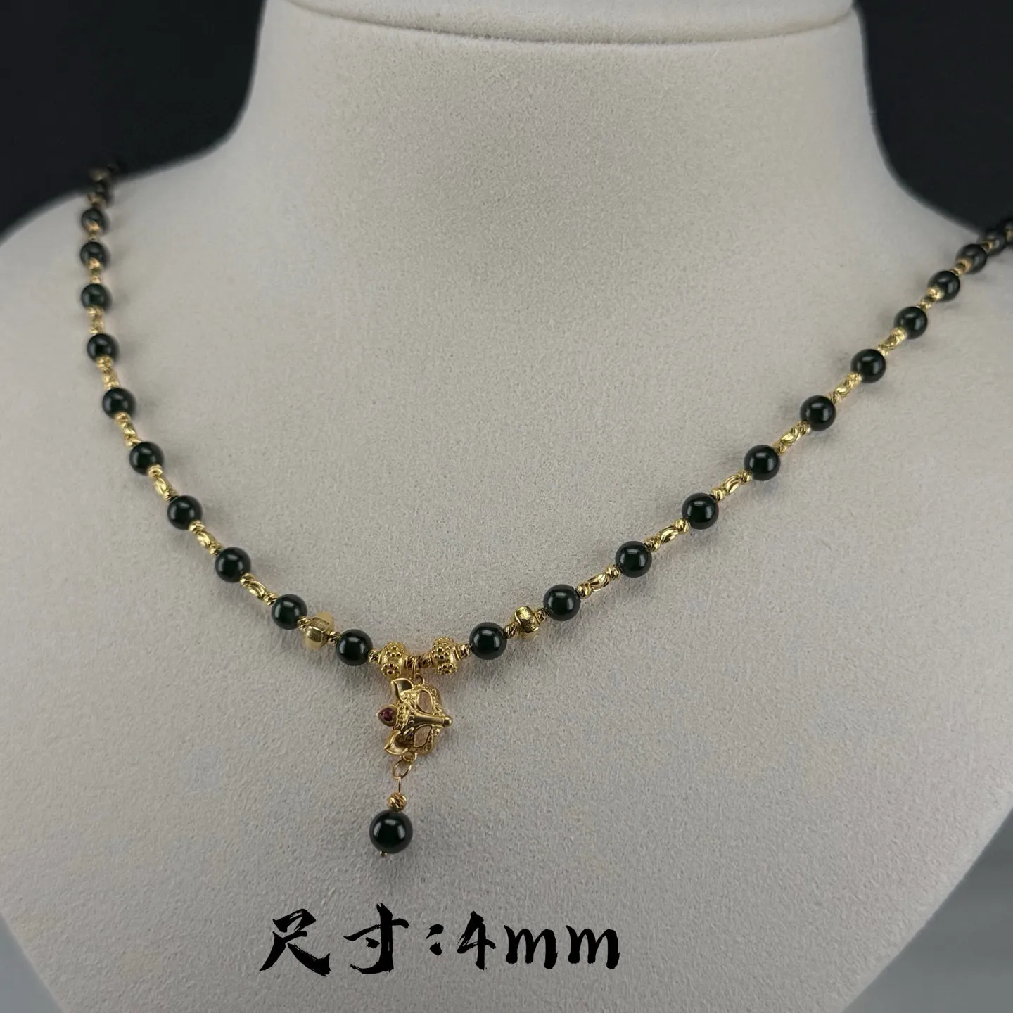 精品18k墨翠项链 种好色正 黑度极好 打灯通透 油性十足 尺寸4mm