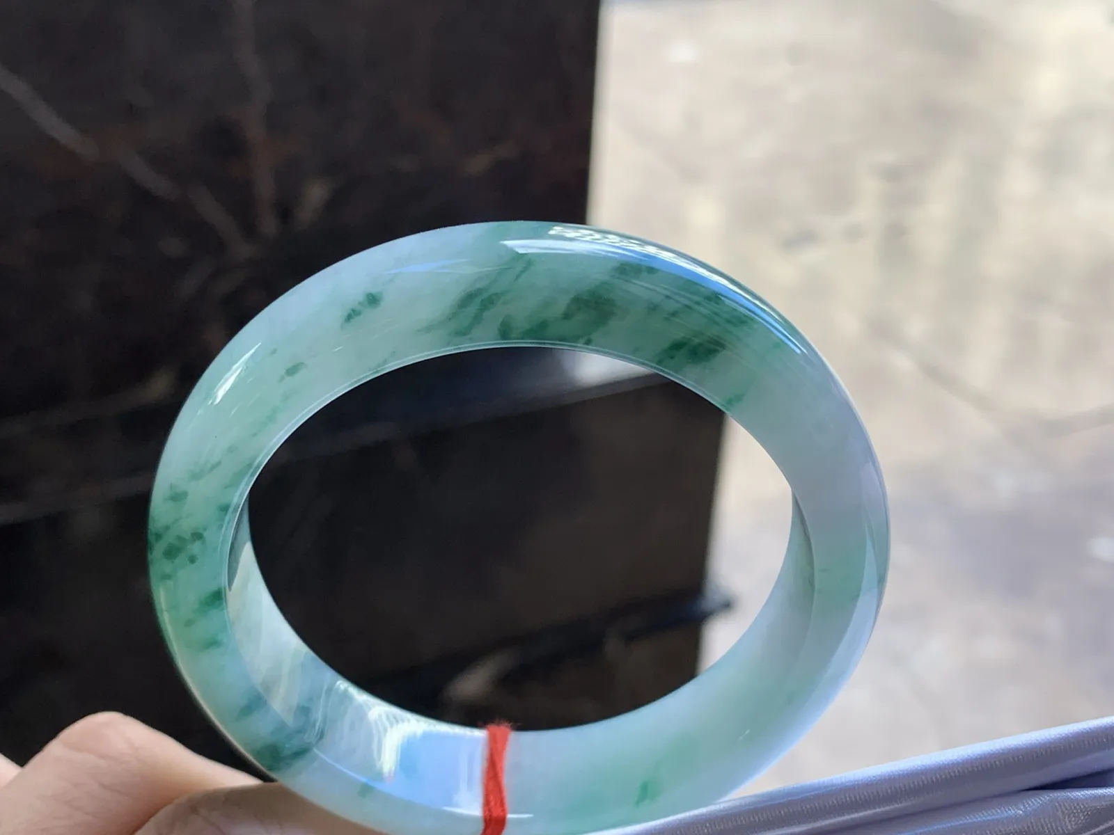 57.5-13.8-8.3

飘花手镯^_^玉质温润