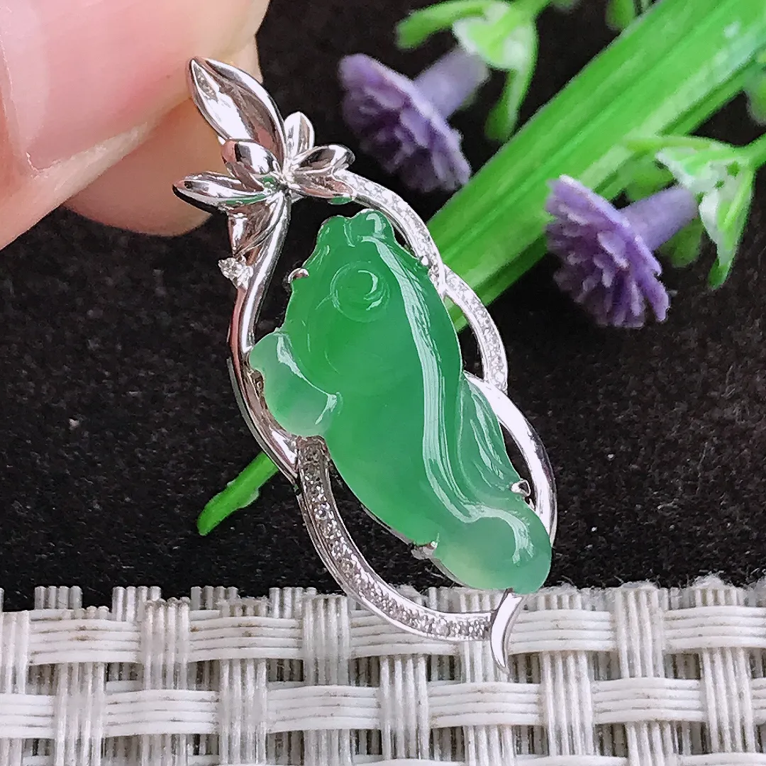 自然光34/13.3/7老坑18k金镶嵌冰种满阳绿小鱼吊坠翡翠玉坠挂件百搭连年有余