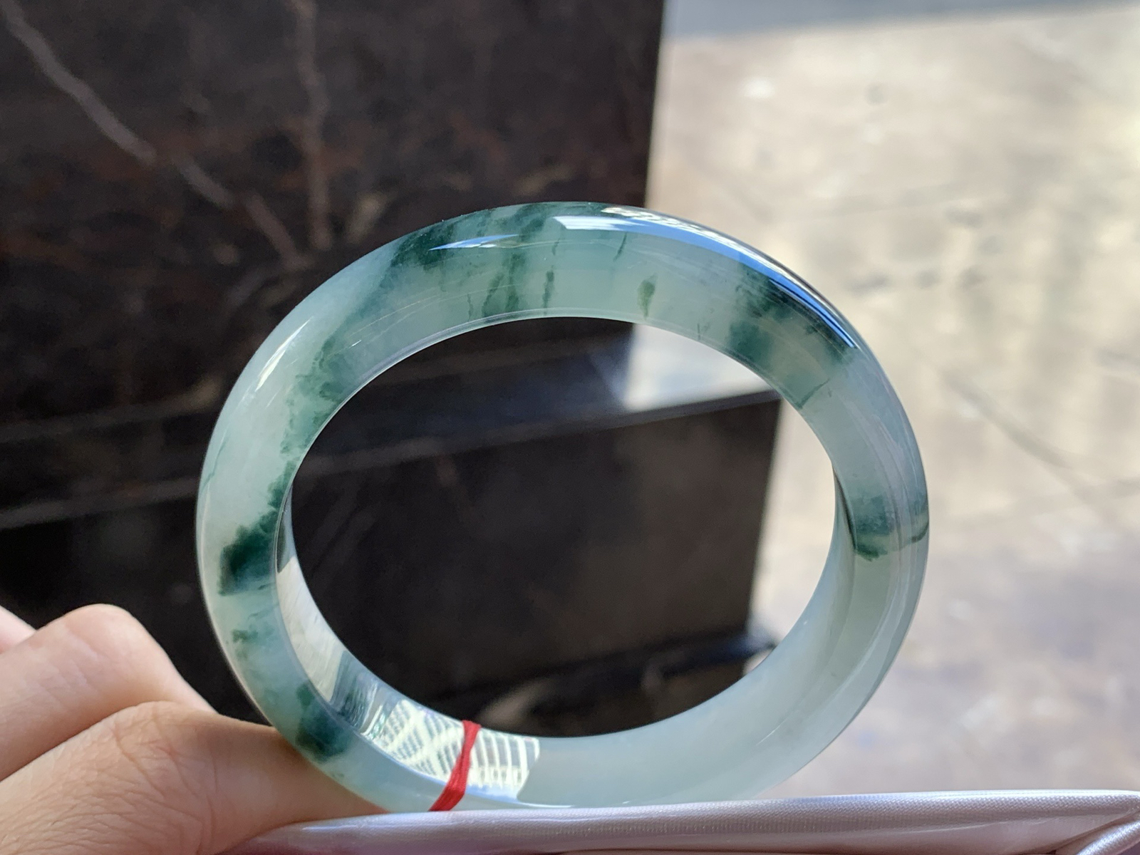 60-13.6-9.3

飘花大圈手镯^_^玉质温润