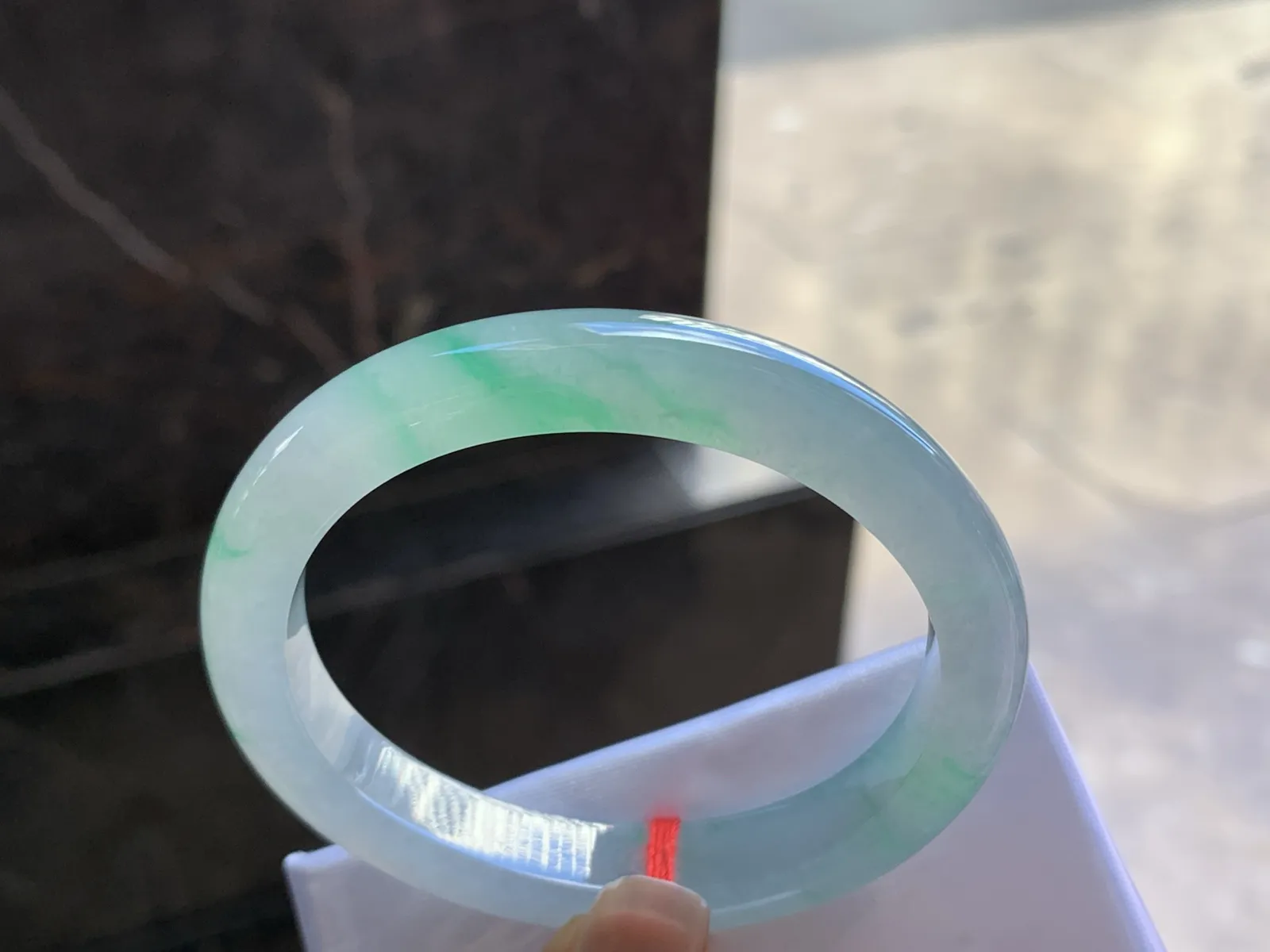 54.3-10.2-7.8

冰飘绿贵妃手镯^_^冰透 色阳 种水足清新 正圈51 52可以戴