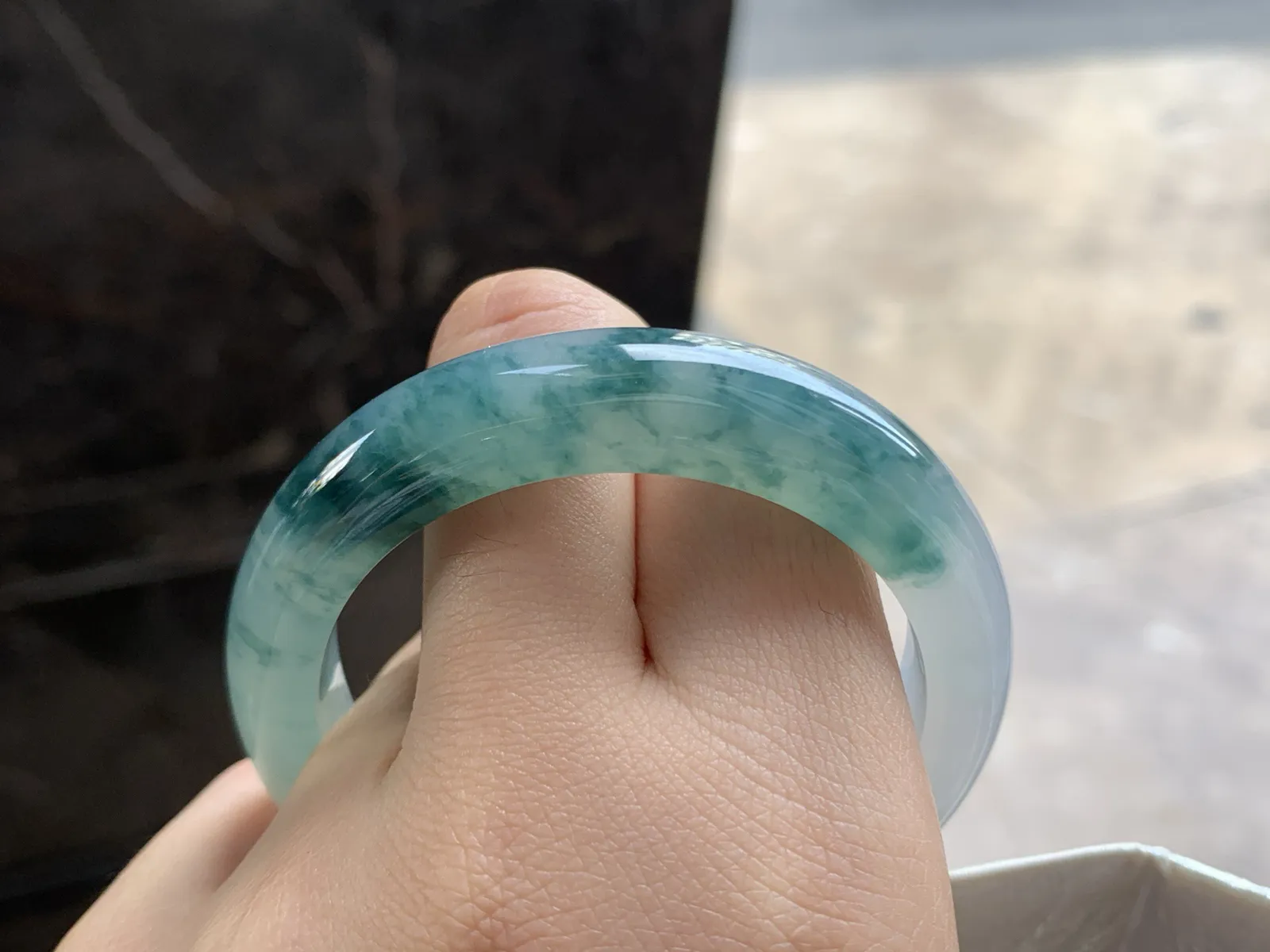 53.3-11.5-7.9

冰蓝花贵妃手镯^_^正圈50 51可以带