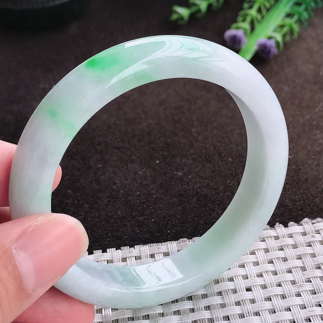 自然光56.5/12.3/8.4老坑精美油润飘绿手镯宽边翡翠玉镯美人镯