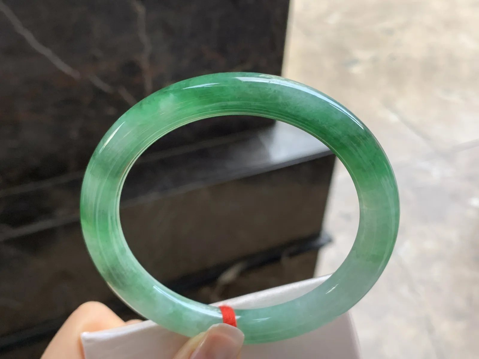 60.5-9.1

辣绿色圆条手镯^_^颜色浓郁 鲜艳