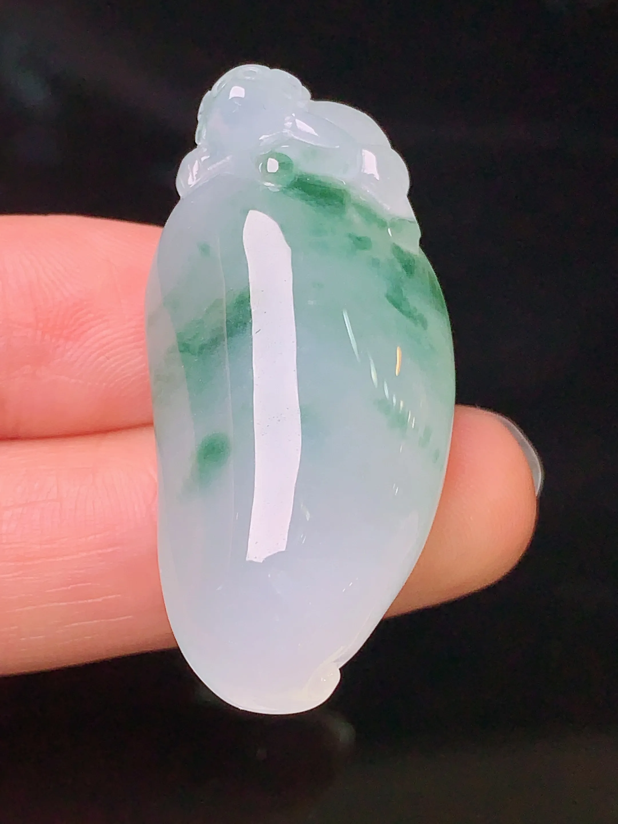 飘绿福瓜吊坠 玉质细腻 色泽艳丽 整体尺寸39.3*18.6*12.6