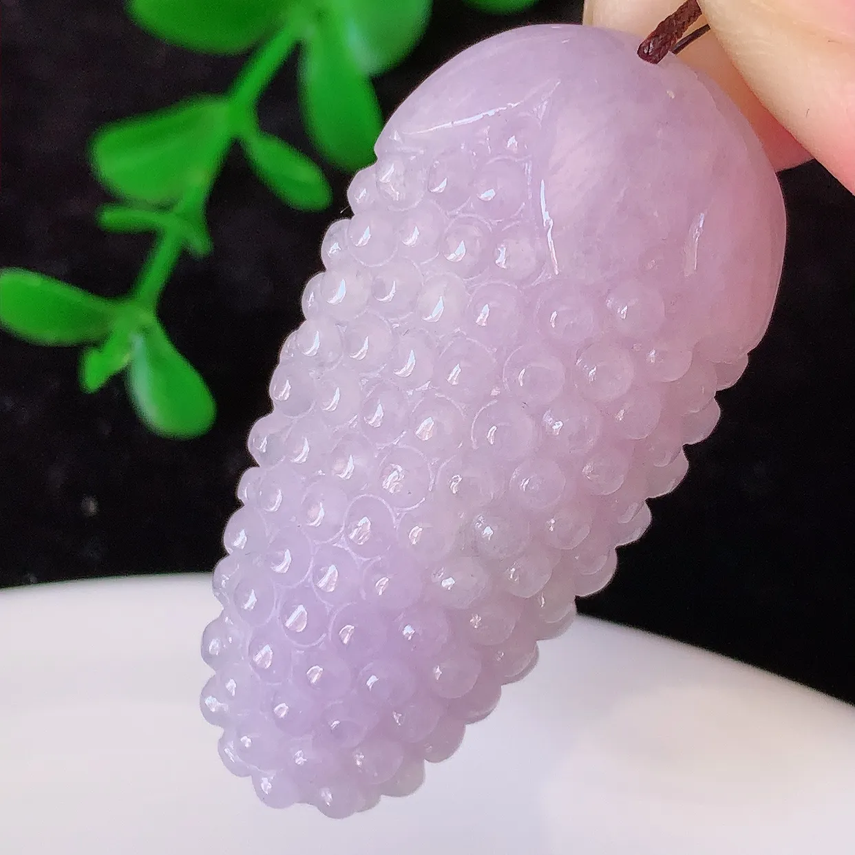 自然光实拍，多子多福葡萄紫罗兰翡翠吊坠，种老水足，雕工精湛 ，寓意美好， 佩戴时尚出众！#57.31